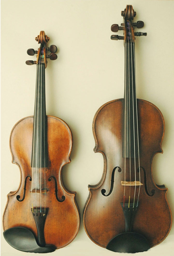 Die Bratsche (rechts) ist etwas größer als die Geige.