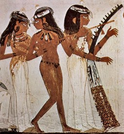 Ägyptische Harfenspielerinnen vor fast viertausend Jahren